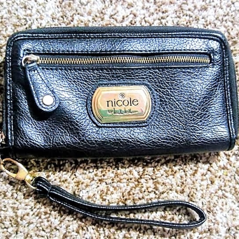 Nicole Wallet